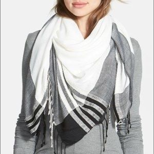 VINCE CAMUTO | Knit Scarf with Fringe